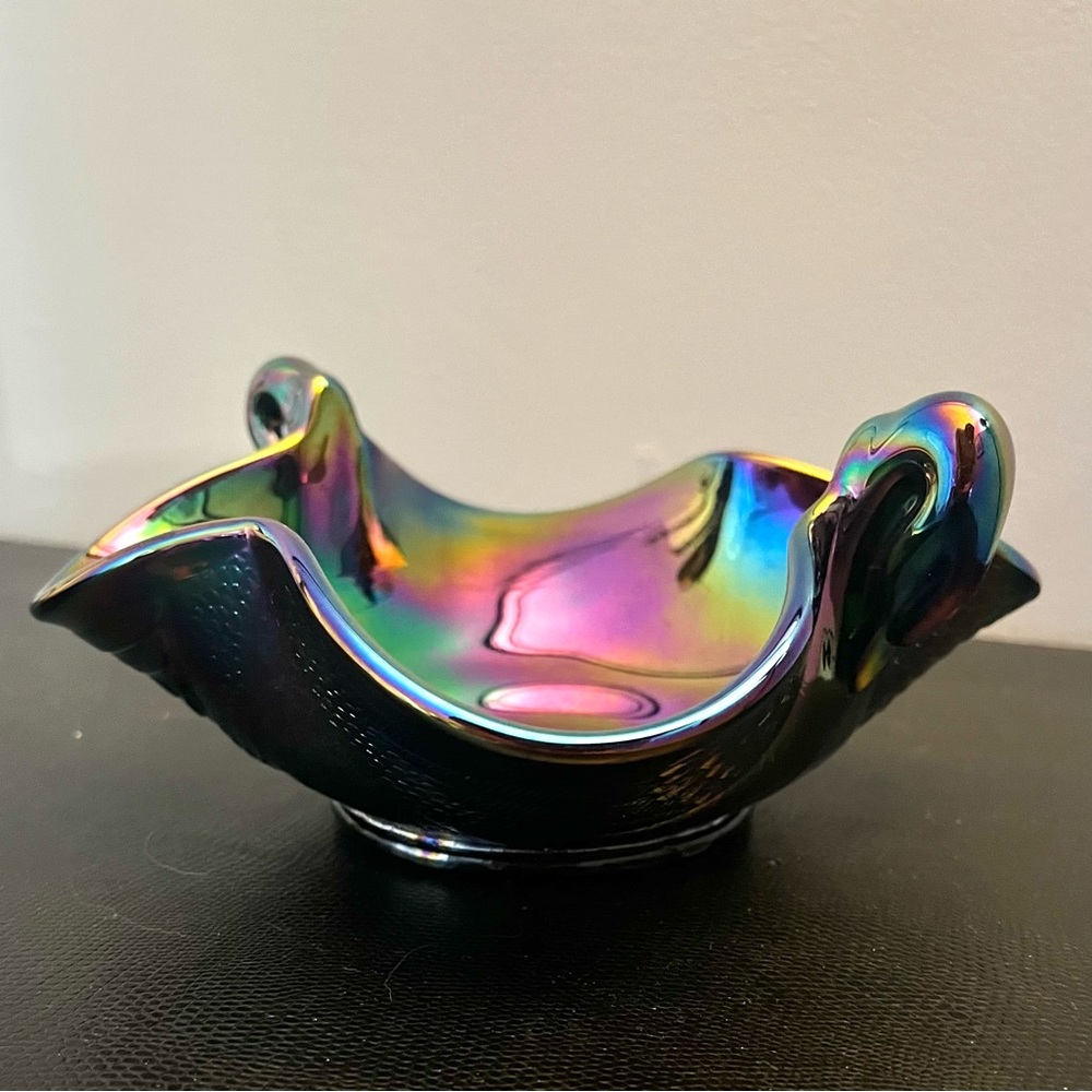 Vintage Fenton glass Double Swam: amethyst Bowl